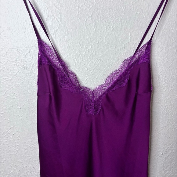 Victoria’s Secret Slip Dress With Lace Detail and Gold Hardware - Size Small 🎀 - Picture 5 of 5